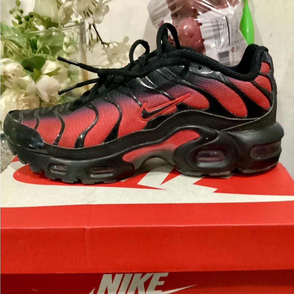 MULTICOLORED NIKE KID SHOES